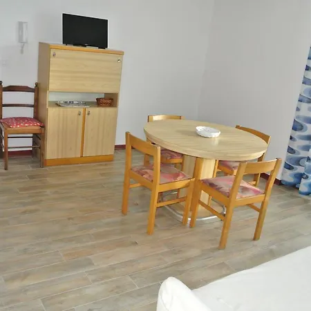3758929 Apartment *
